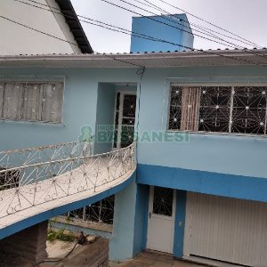 Casa com 268m², 3 dormitórios, 4 vagas, no bairro São Leopoldo em Caxias do Sul para Comprar