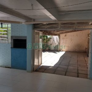Casa com 268m², 3 dormitórios, 4 vagas, no bairro São Leopoldo em Caxias do Sul para Comprar