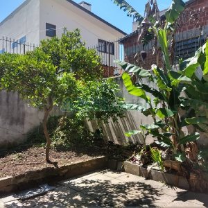 Casa com 268m², 3 dormitórios, 4 vagas, no bairro São Leopoldo em Caxias do Sul para Comprar