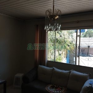 Casa com 268m², 3 dormitórios, 4 vagas, no bairro São Leopoldo em Caxias do Sul para Comprar