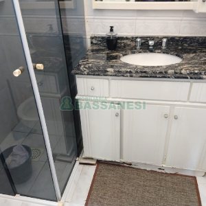 Casa com 268m², 3 dormitórios, 4 vagas, no bairro São Leopoldo em Caxias do Sul para Comprar