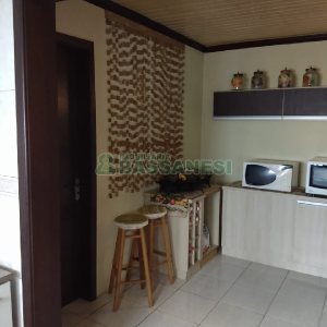 Casa com 268m², 3 dormitórios, 4 vagas, no bairro São Leopoldo em Caxias do Sul para Comprar