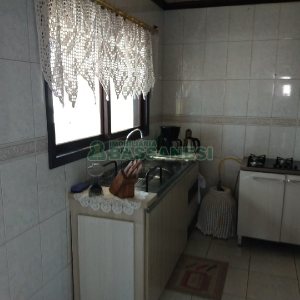 Casa com 268m², 3 dormitórios, 4 vagas, no bairro São Leopoldo em Caxias do Sul para Comprar