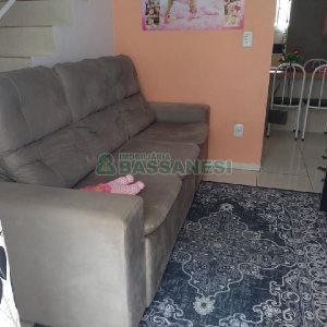 Sobrado com 92m², 2 dormitórios, 1 vaga, no bairro De Zorzi em Caxias do Sul para Comprar