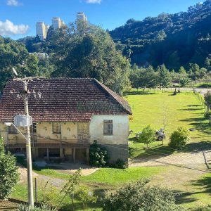 Apartamento com 48m², 2 dormitórios, 1 vaga, no bairro De Zorzi em Caxias do Sul para Alugar