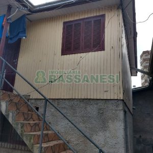 Casa com 300m², 2 dormitórios, no bairro Panazzolo em Caxias do Sul para Comprar