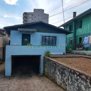 Casa com 300m², 2 dormitórios, no bairro Panazzolo em Caxias do Sul para Comprar