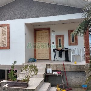 Casa com 300m², 2 dormitórios, no bairro Panazzolo em Caxias do Sul para Comprar