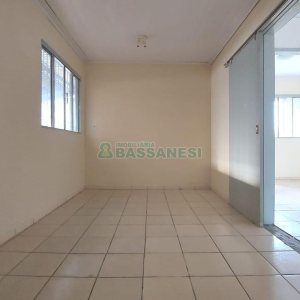 Casa com 120m², 3 dormitórios, 3 vagas, no bairro Esplanada em Caxias do Sul para Comprar
