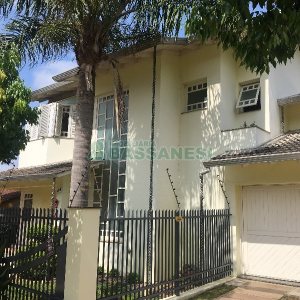 Casa com 315m², 3 dormitórios, 1 vaga, no bairro Centro em São Marcos para Comprar