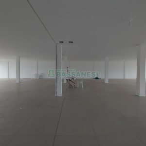 Sala com 500m², 2 vagas, no bairro São Caetano em Caxias do Sul para Alugar