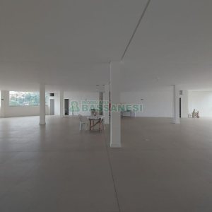 Sala com 500m², 2 vagas, no bairro São Caetano em Caxias do Sul para Alugar