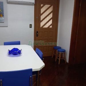 Casa com 289m², 3 dormitórios, 2 vagas, no bairro Medianeira em Caxias do Sul para Comprar