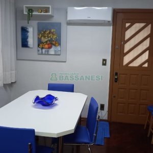 Casa com 289m², 3 dormitórios, 2 vagas, no bairro Medianeira em Caxias do Sul para Comprar