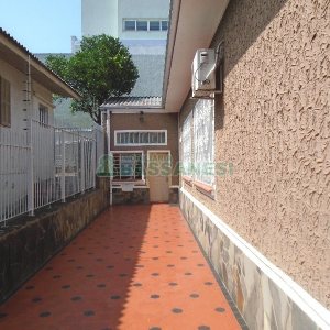 Casa Comercial com 400m², 3 dormitórios, 3 vagas, no bairro Centro em Caxias do Sul para Alugar