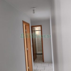 Apto Mobiliado com 42m², 2 dormitórios, 1 vaga, no bairro Desvio Rizzo em Caxias do Sul para Alugar