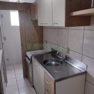 Apto Mobiliado com 42m², 2 dormitórios, 1 vaga, no bairro Desvio Rizzo em Caxias do Sul para Alugar