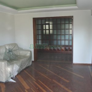 Apto Mobiliado com 109m², 3 dormitórios, 1 vaga, no bairro Lourdes em Caxias do Sul para Comprar