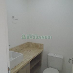 Loja com 52m², 2 vagas, no bairro Panazzolo em Caxias do Sul para Comprar