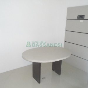 Loja com 52m², 2 vagas, no bairro Panazzolo em Caxias do Sul para Comprar