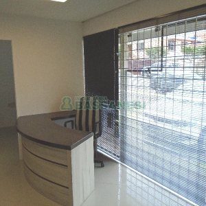 Loja com 52m², 2 vagas, no bairro Panazzolo em Caxias do Sul para Comprar