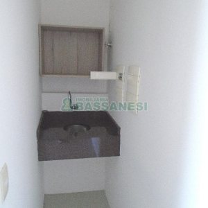 Loja com 52m², 2 vagas, no bairro Panazzolo em Caxias do Sul para Comprar