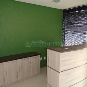 Loja com 52m², 2 vagas, no bairro Panazzolo em Caxias do Sul para Comprar