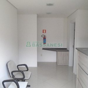 Loja com 52m², 2 vagas, no bairro Panazzolo em Caxias do Sul para Comprar