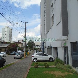 Loja com 52m², 2 vagas, no bairro Panazzolo em Caxias do Sul para Comprar
