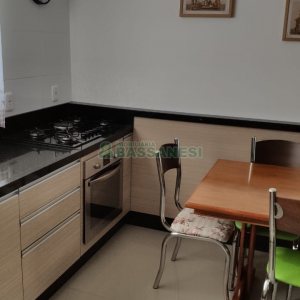 Sobrado com 100m², 2 dormitórios, 2 vagas, no bairro Bela Vista em Caxias do Sul para Comprar