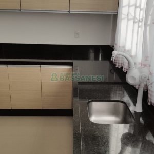 Sobrado com 100m², 2 dormitórios, 2 vagas, no bairro Bela Vista em Caxias do Sul para Comprar