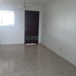 Sobrado com 66m², 2 dormitórios, 1 vaga, no bairro Rosario em Caxias do Sul para Comprar