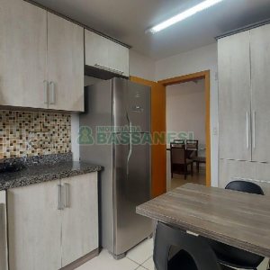 Apto Mobiliado com 101m², 3 dormitórios, 2 vagas, no bairro Universitário em Caxias do Sul para Alugar