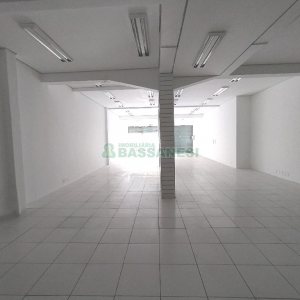 Loja com 250m², 1 vaga, no bairro Pio X em Caxias do Sul para Alugar