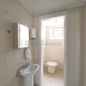 Loja com 250m², 1 vaga, no bairro Pio X em Caxias do Sul para Alugar