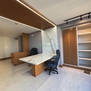 Sala Mobiliada com 53m², 1 vaga, no bairro Centro em Caxias do Sul para Alugar