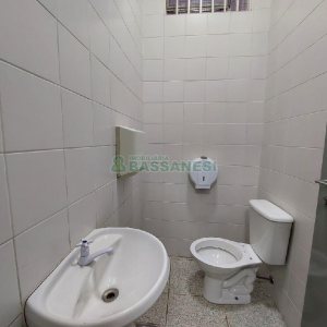 Loja com 160m², no bairro Lourdes em Caxias do Sul para Alugar