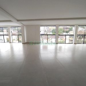 Sobreloja com 220m², no bairro São Leopoldo em Caxias do Sul para Alugar