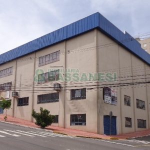 Loja com 750m², no bairro Centro em Caxias do Sul para Alugar