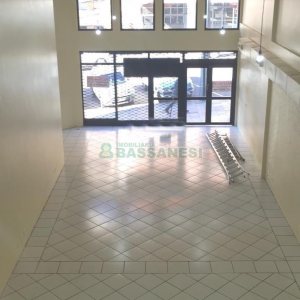 Loja com 415m², 2 vagas, no bairro Centro em Caxias do Sul para Alugar