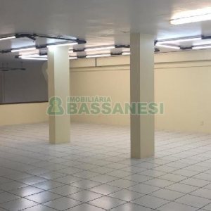 Loja com 415m², 2 vagas, no bairro Centro em Caxias do Sul para Alugar