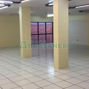 Loja com 415m², 2 vagas, no bairro Centro em Caxias do Sul para Alugar