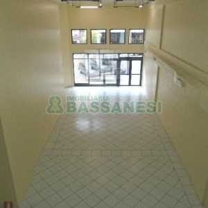 Loja com 415m², 2 vagas, no bairro Centro em Caxias do Sul para Alugar