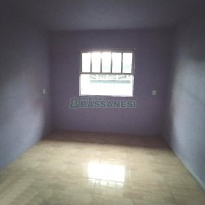 Casa com 62m², 2 dormitórios, 1 vaga, no bairro Cidade Nova em Caxias do Sul para Alugar