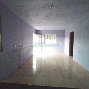 Casa com 62m², 2 dormitórios, 1 vaga, no bairro Cidade Nova em Caxias do Sul para Alugar