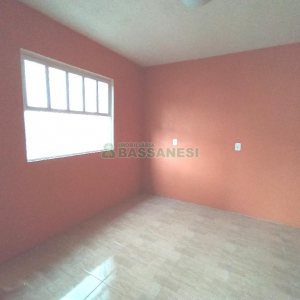 Casa com 62m², 2 dormitórios, 1 vaga, no bairro Cidade Nova em Caxias do Sul para Alugar