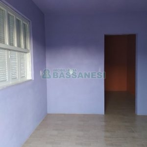 Casa com 62m², 2 dormitórios, 1 vaga, no bairro Cidade Nova em Caxias do Sul para Alugar