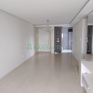 Apartamento com 95m², 3 dormitórios, 2 vagas, no bairro Medianeira em Caxias do Sul para Comprar