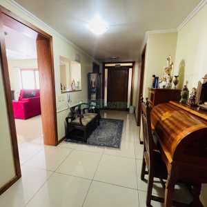 Apto Mobiliado com 262m², 3 dormitórios, 2 vagas, no bairro Centro em Caxias do Sul para Comprar