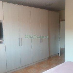 Casa com 162m², 4 dormitórios, 4 vagas, no bairro Santa Catarina em Caxias do Sul para Comprar